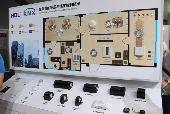 千家直击光亚展:智能家居 安防场景融合-千家智能锁